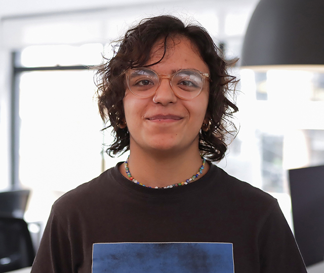 Raíces en tierra ajena